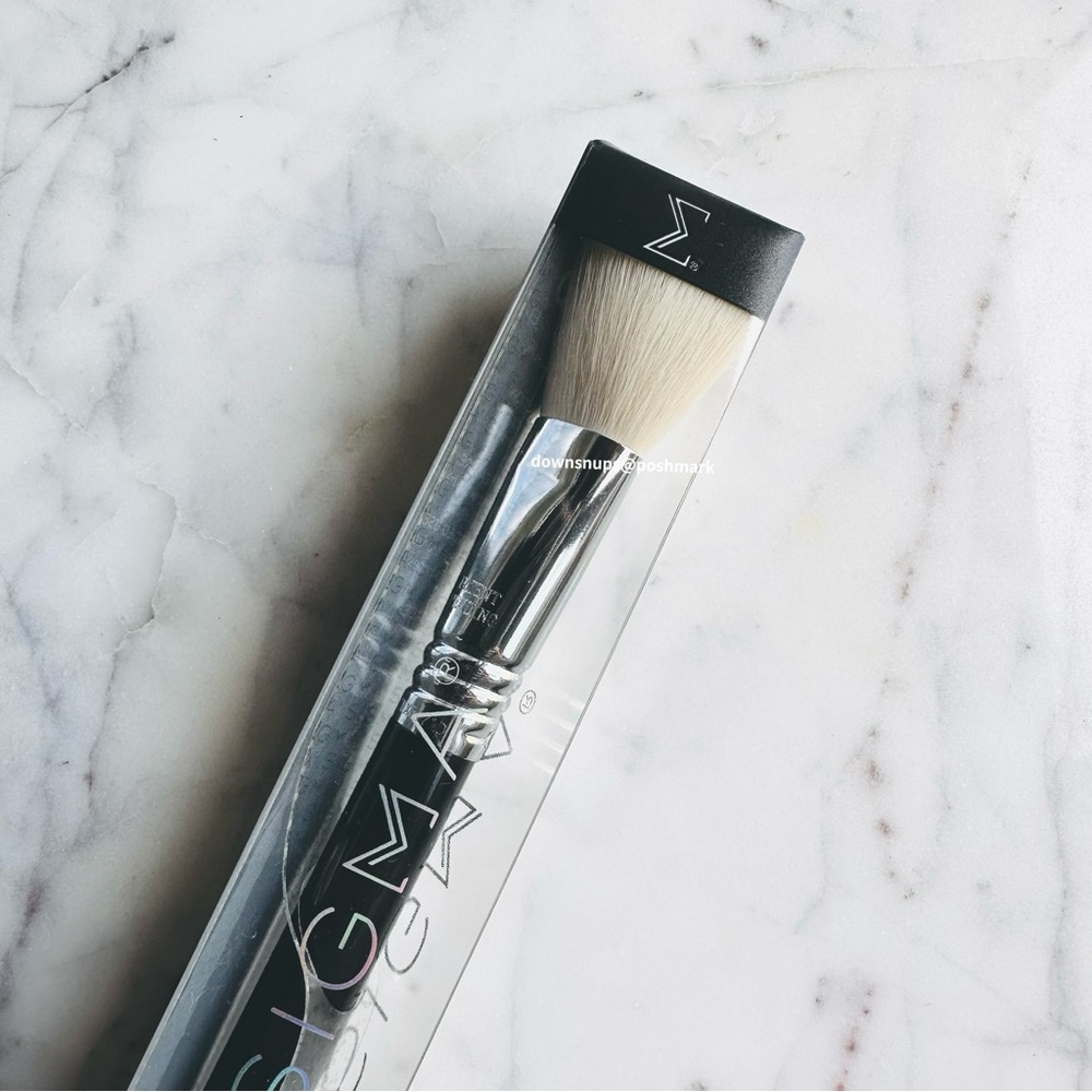 SIGMA BEAUTY F40 Large Angled Contour Brush